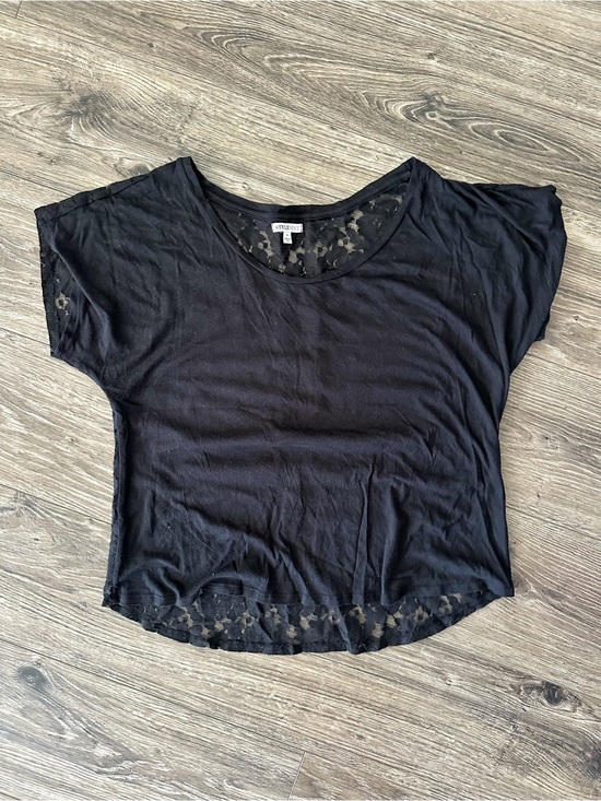 StyleMint Tops - StyleMint Black Lace-Back Short Sleeve Top